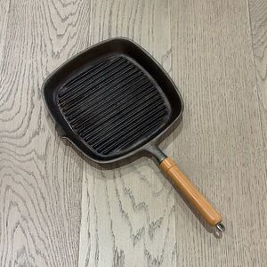 Square Cast Iron Grill Pan with Wooden Handle